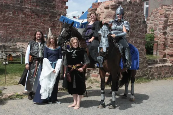 Bild: Hobbittage auf Veste Otzberg im Odenwald
