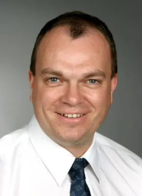 Bild: Welcher Hausnotruf ist für Senioren optimal? Pflege-Experte Frank Schiller liefert Entscheidungshilfe