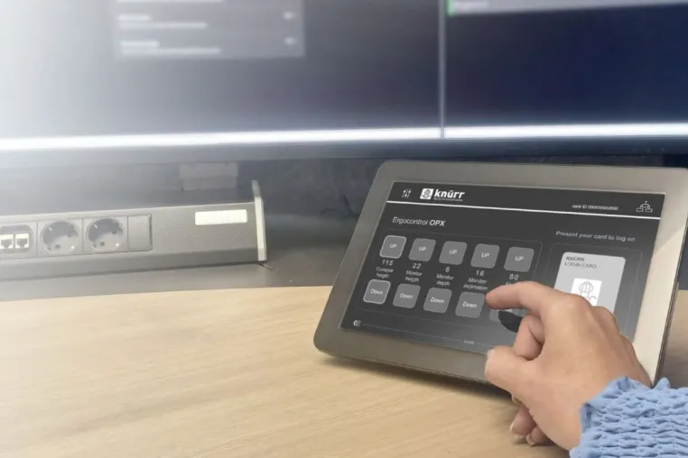 Bild: Knürr Ergocontrol OPX: Intelligente Technologie für hochmoderne Kontrollraum-Arbeitsplätze