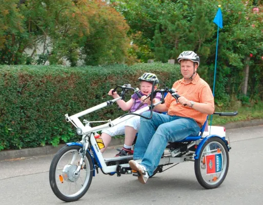 Bild: Elfjährige Leonie auf großer Radtour