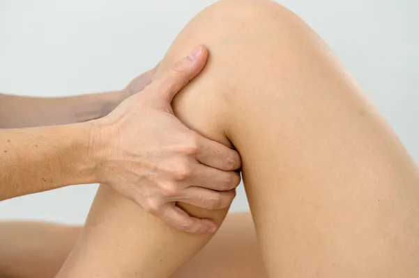 Osteopathie fürs Knie: Wenn Beweglichkeit ins Stocken gerät Bild: Osteopathie fürs Knie: Wenn Beweglichkeit ins Stocken gerät