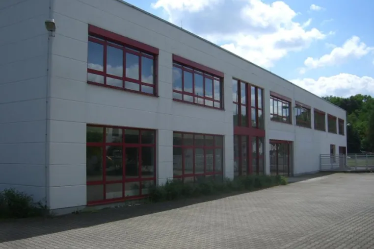 Bild: Immolox und Savills vermitteln 2.500 m² Lager-, Service- und Bürofläche in Erzhausen