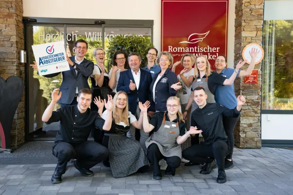 Bild: Ein starkes Zeichen für den Nachwuchs: Romantischer Winkel als „Ausgezeichneter Arbeitgeber“ geehrt