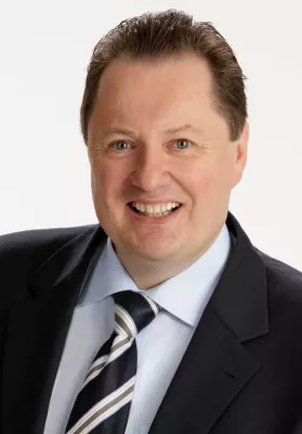 Feinsteinzeug verlegen: Zeit sparen, Gestaltungsfreiheit gewinnen Bild: Feinsteinzeug verlegen: Zeit sparen, Gestaltungsfreiheit gewinnen