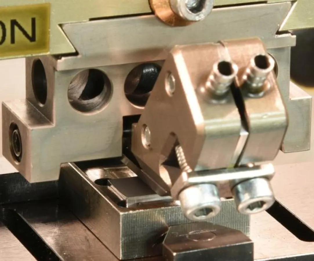 Prüfstand zur Bewertung der Kolbenringoberflächenqualität © APL Automobil-Prüftechnik Landau GmbH