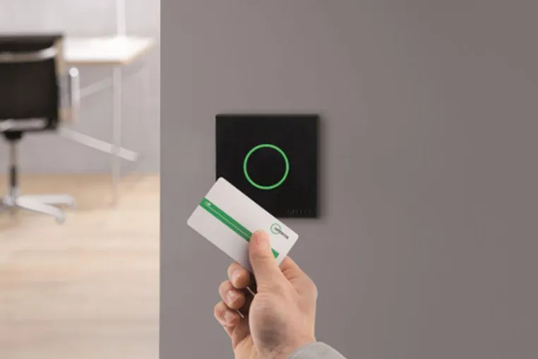 eLOCK eXpert - Das elektronische Schließsystem für mittlere und große Schließanlagen Bild: eLOCK eXpert - Das elektronische Schließsystem für mittlere und große Schließanlagen