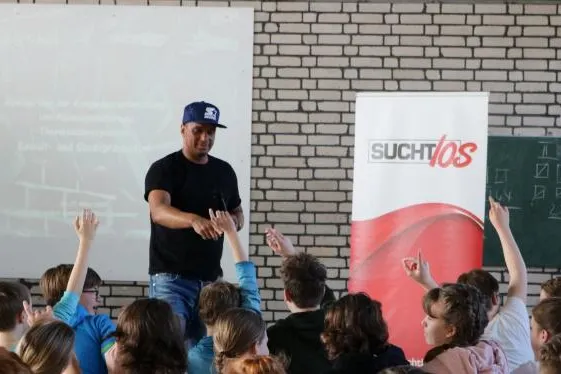 2schneidigs Präventionsprogramm ist „Projekt des Monats“ der Bundesdrogenbeauftragten Bild: 2schneidigs Präventionsprogramm ist „Projekt des Monats“ der Bundesdrogenbeauftragten