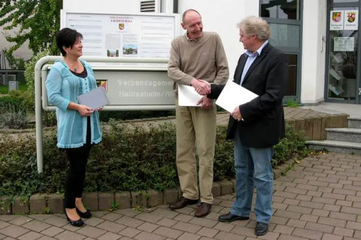 Meilen-Millionär spendet ans Seniorenbüro Heidesheim Bild: Meilen-Millionär spendet ans Seniorenbüro Heidesheim
