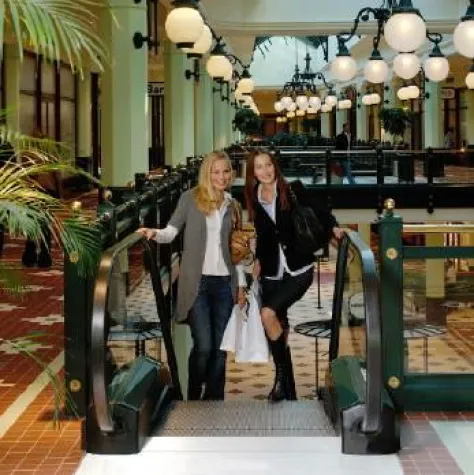 Bild: Designer Outlet Salzburg: Designer-Schnäppchen beim Sale Finale