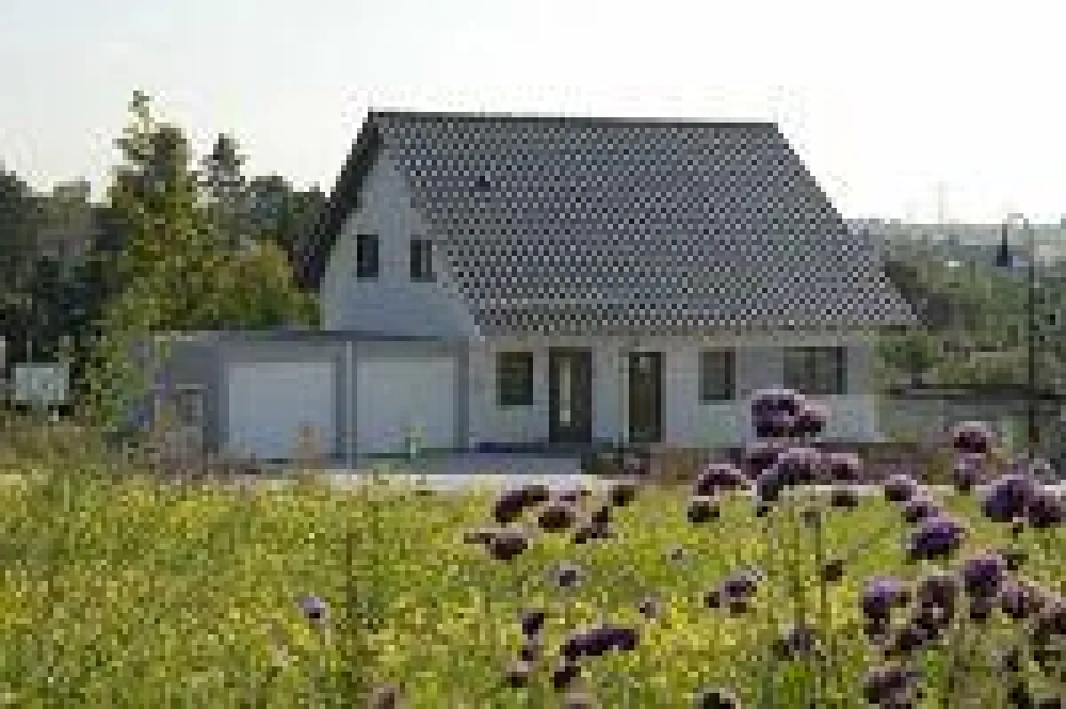 Ökologische Poroton-Ziegel, wie der mit natürlichem Perlit gefüllte Poroton-T 9, sind die ideale Basis für gesundes Wohnen in energieeffizienten Häusern. Bild: tdx/WZI/Eveline Hochen