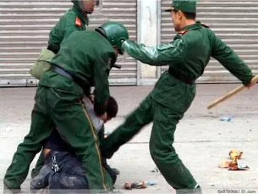 Bild: Tibetische Demonstranten verprügelt und verhaftet