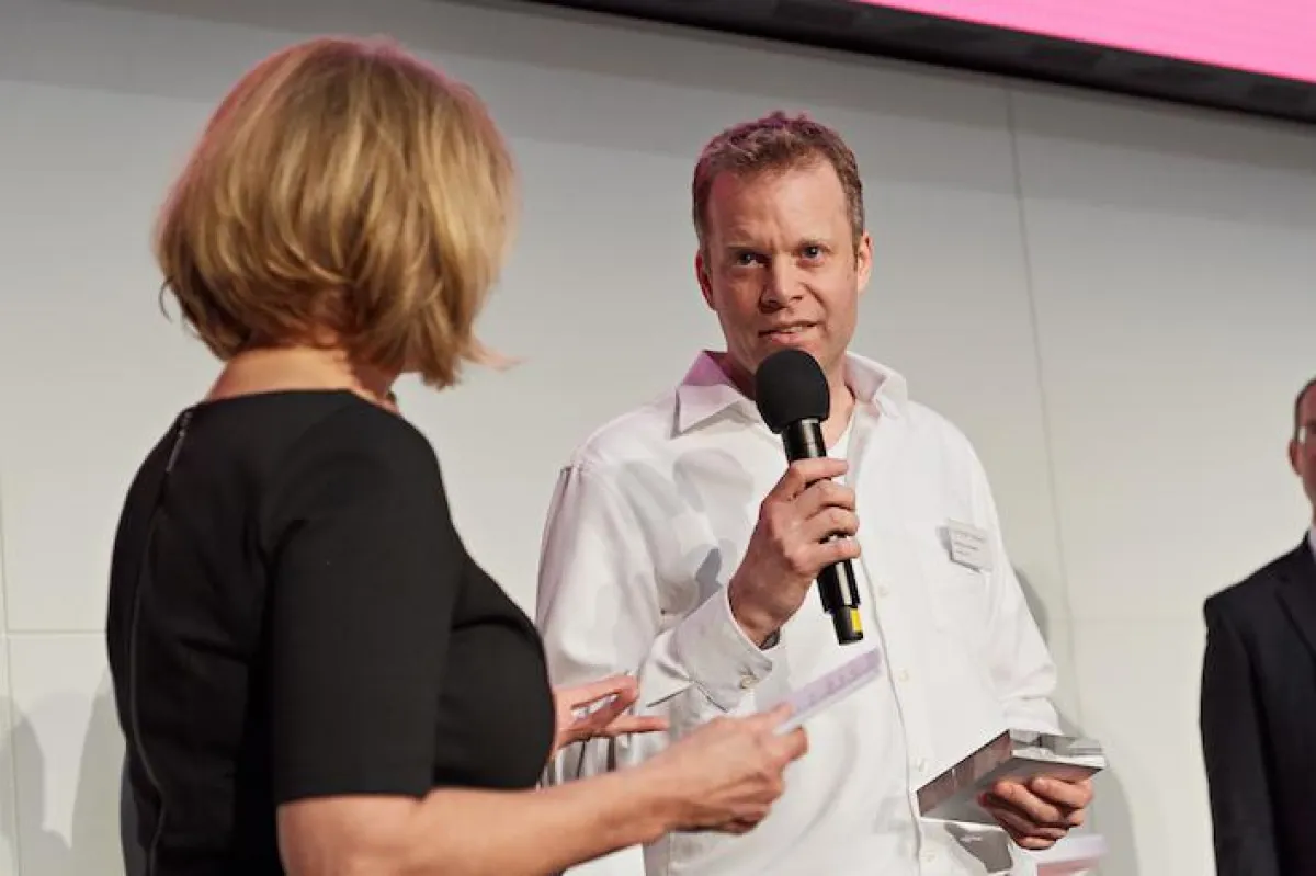 Co-Founder Andresen bei der Preisverleihung. Bildquelle: Uwe No?lke/DUB/DISQ