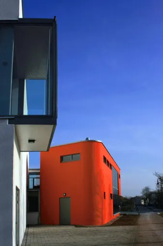 Bild: BAURCONSULT - Ingenieure + Architekten bauen Dreifachsporthalle - Ein Multifunktionstalent für 1.000 Besucher