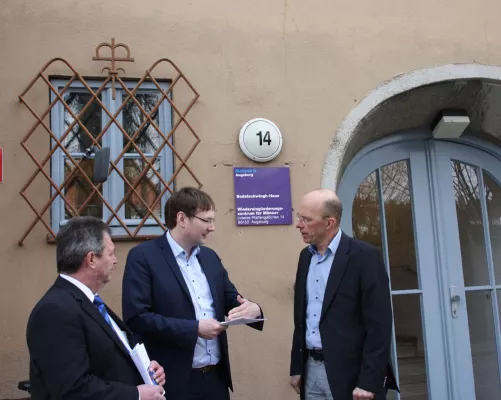 Bild: Vom Landtag in Resozialisierungseinrichtung für Haftentlassene