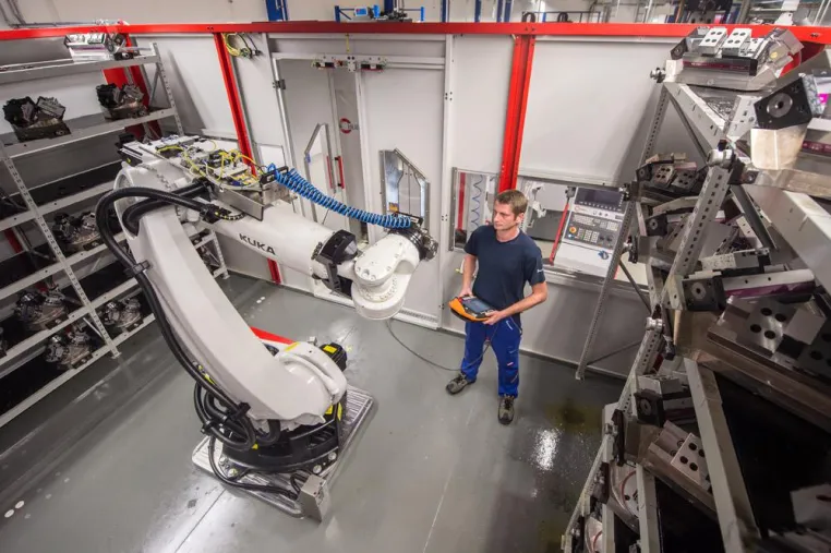 Rohde & Schwarz: Technologische und kapazitive Erweiterung beim Fünf-Achs-Fräsen Bild: Rohde & Schwarz: Technologische und kapazitive Erweiterung beim Fünf-Achs-Fräsen
