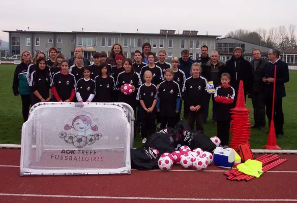 Bild: Kick it like Prinz und Lingor – Erste AOK-Treffs FußballGirls in Baden-Württemberg eröffnet