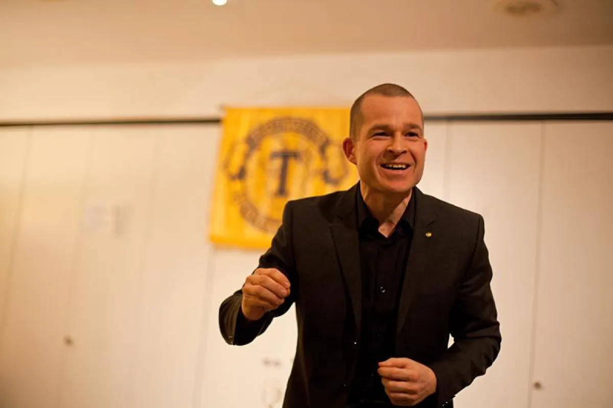 Gründungs-Präsident Sven Albinus übergibt vorbildlich geführten Toastmasters-Club an neuen Vorstand