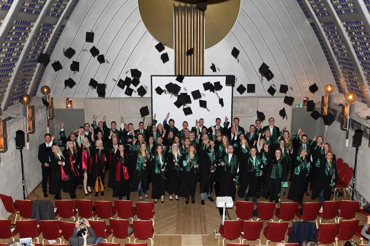 Feierliche Verabschiedung der FOM-Absolventen 2015 (c) FOM