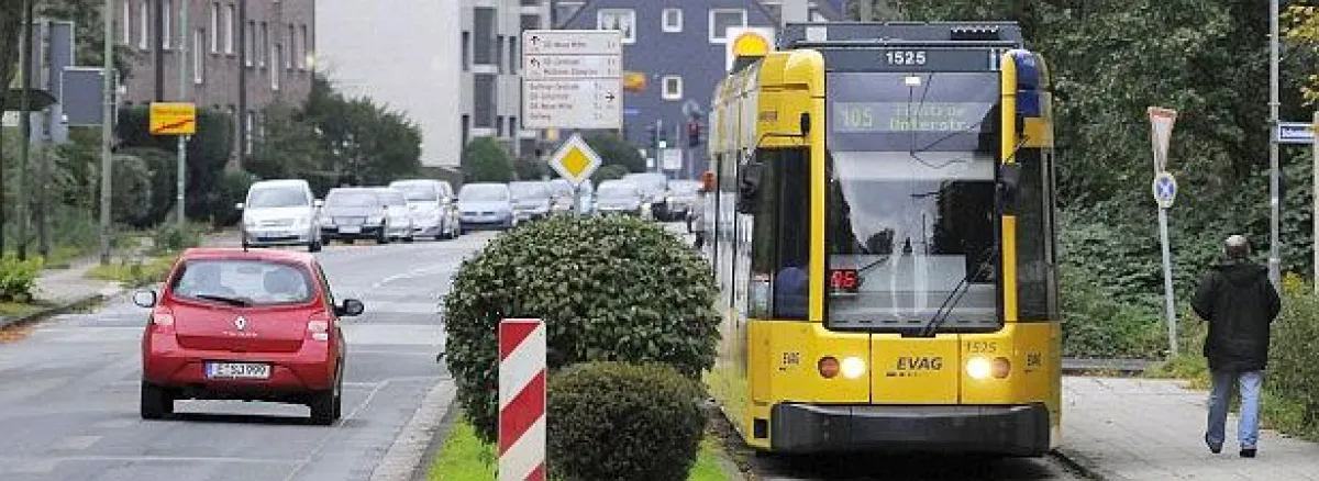 EVAG (Beispielbild Niederflurbahn – bitte in den Farben rot-weiß vorstellen)