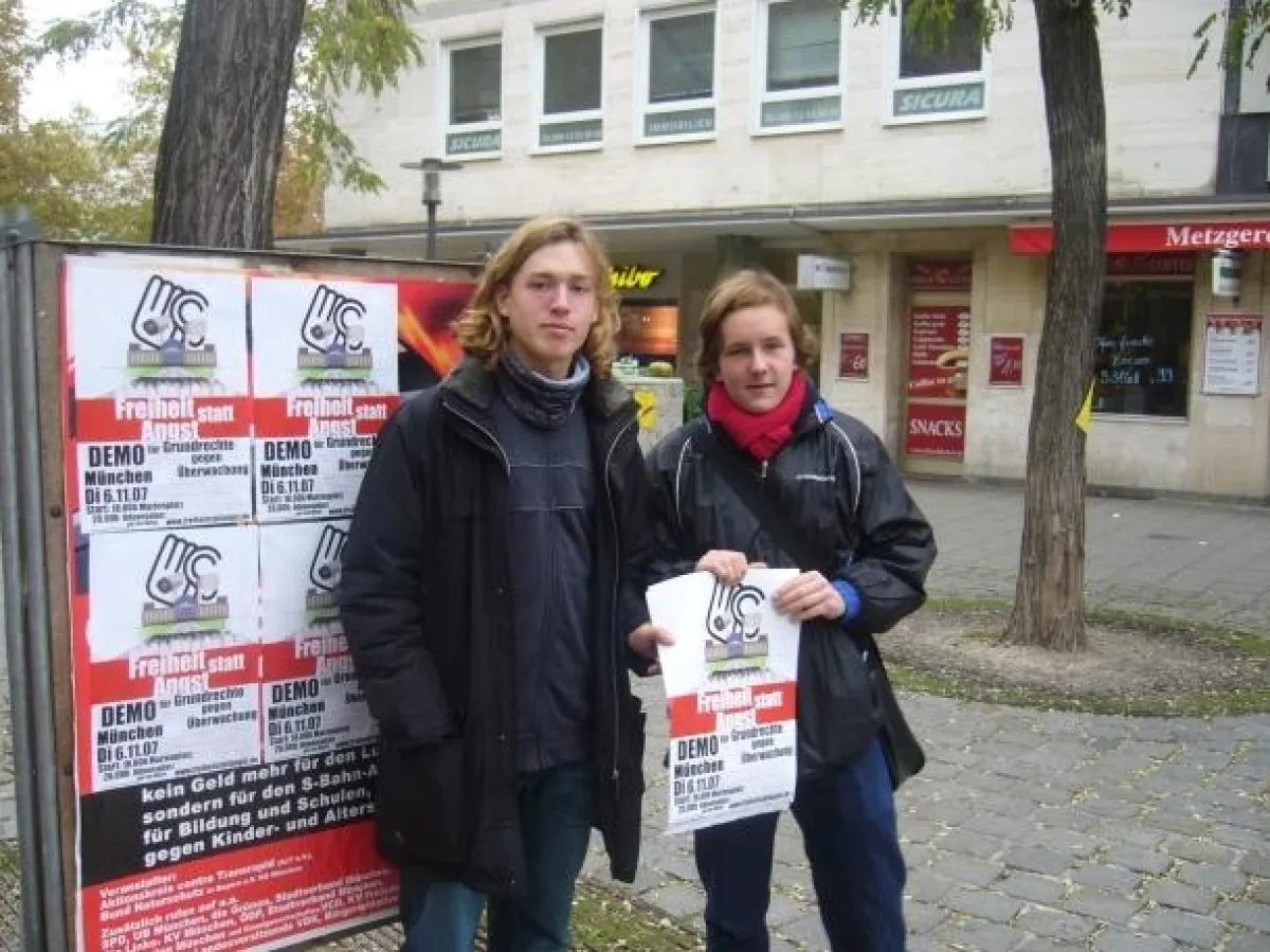 Jugendliche arbeiten gegen die Vorratsdatenspeicherung