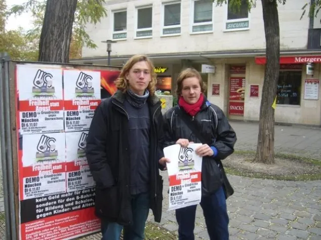 "Zerbrochener Bürger oder gläserner Staat" Bild: "Zerbrochener Bürger oder gläserner Staat"