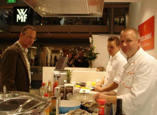 Kochkunst trifft Reiselust: Im WMF-Shop mit Travel Charme Bild: Kochkunst trifft Reiselust: Im WMF-Shop mit Travel Charme