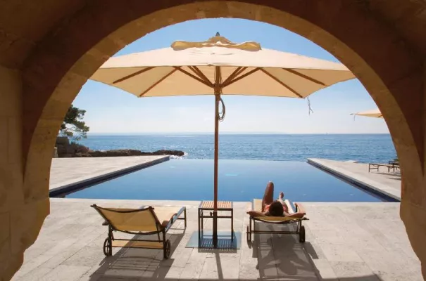 Wet Cast-Formen von Via Domo: Betonplatten weisen Konturen unter 0,1 mm Höhe auf Bild: Wet Cast-Formen von Via Domo: Betonplatten weisen Konturen unter 0,1 mm Höhe auf