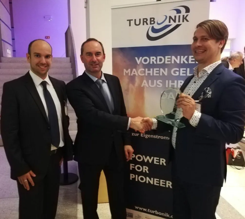 Die Turbonik-Gründer Martin Daft u. Dr. Johannes Grob mit Staatsminister Hubert Aiwanger (mitte)