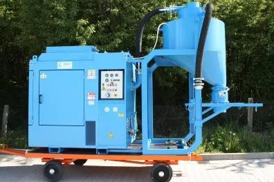 Elektro- oder Dieselantrieb: Der Großleistungssauger POWERvac 300 Bild: Elektro- oder Dieselantrieb: Der Großleistungssauger POWERvac 300
