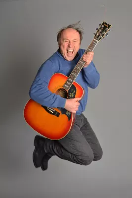 Neo-NDW mit viel Augenzwinkern: Pop-Poet Leon Diwas legt los! Bild: Neo-NDW mit viel Augenzwinkern: Pop-Poet Leon Diwas legt los!