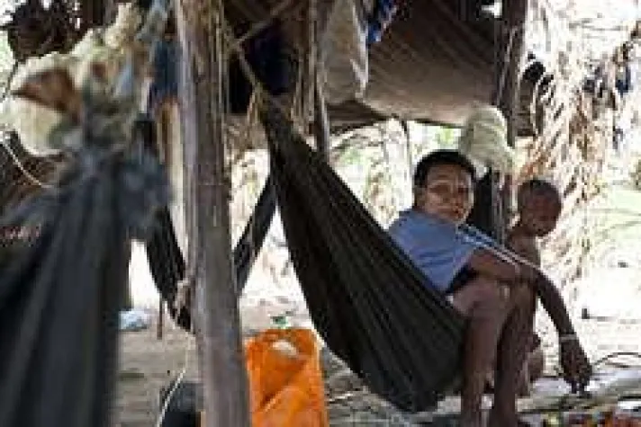 Nukak bitten verzweifelt um Rückkehr in den Amazonas-Regenwald Bild: Nukak bitten verzweifelt um Rückkehr in den Amazonas-Regenwald