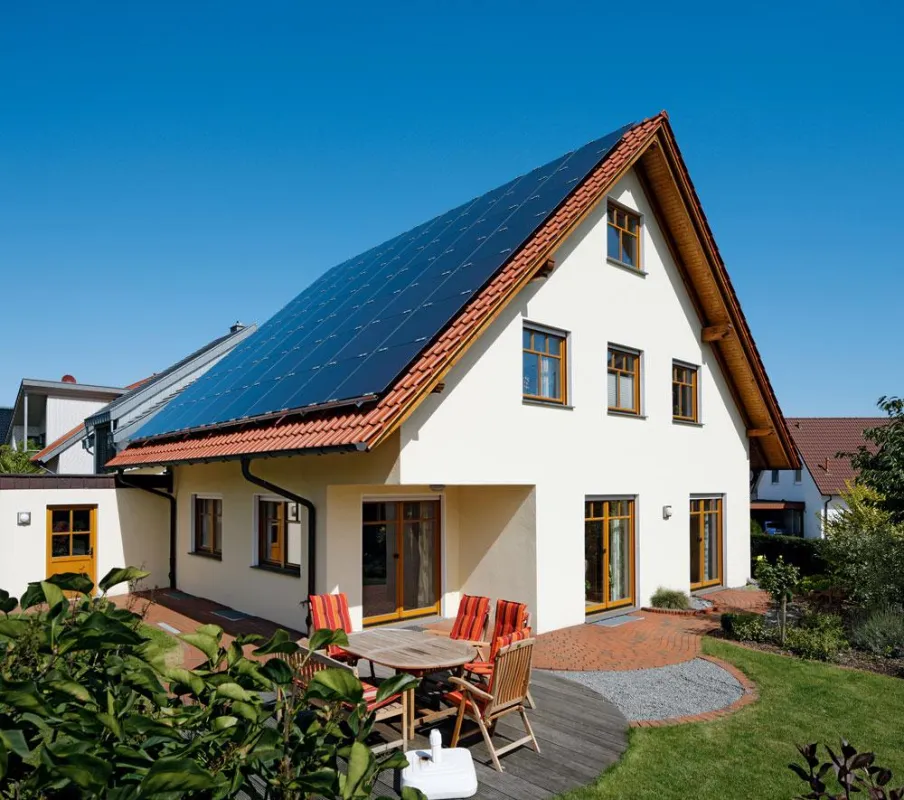 Photovoltaik bleibt attraktiv – trotz massiver Kürzung der Förderung. Foto: Schüco International KG