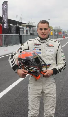 Bild: Podium für Dylan Derdaele in Zolder (B) und Vorbereitung zum Rennen in Silverstone (GB)