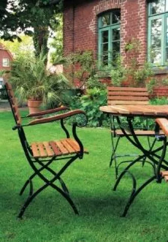 Gartenmöbel brauchen Streich(el)einheiten Bild: Gartenmöbel brauchen Streich(el)einheiten