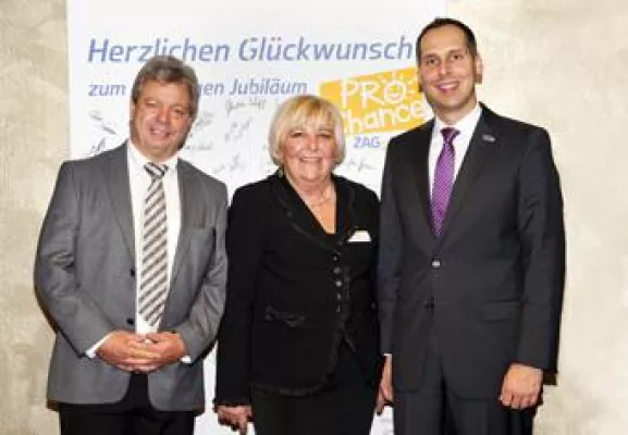 Bild: Kleine Nachwuchskünstler auf großer Bühne - 5 Jahre ZAG-Stiftung "Pro Chance"