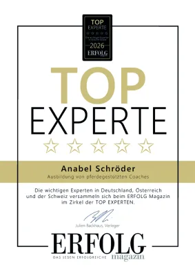 Bild: EQzellent®  erhält Auszeichnung als „Top Experte in der Ausbildung von  pferdegestützten Coaches“