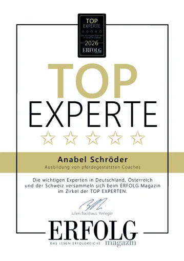EQzellent® erhält Auszeichnung als „Top Experte in der Ausbildung von pferdegestützten Coaches“ Bild: EQzellent® erhält Auszeichnung als „Top Experte in der Ausbildung von pferdegestützten Coaches“