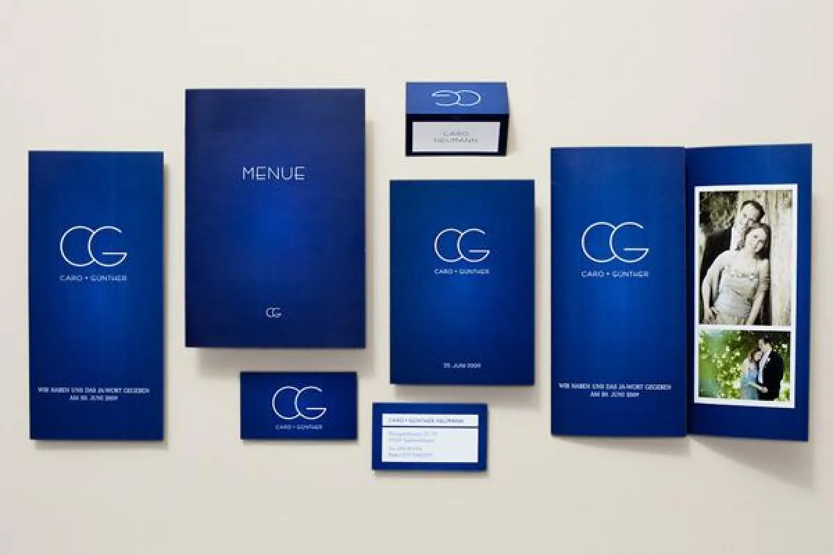 Gestaltung von Hochzeitskarten: Einladung, Menü, Tischkarten, Danksagung, gemeinsame Visitenkarten