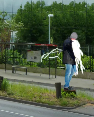 Bild: Bonner Straße – weißes Flatterband statt Bäume