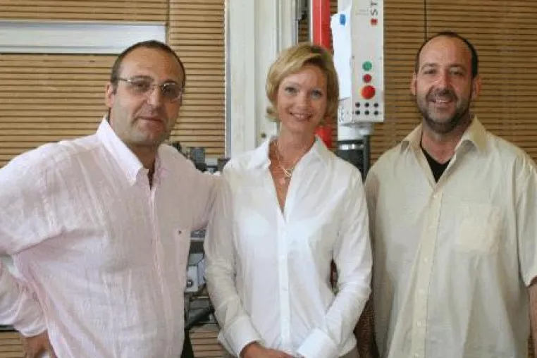 Bild: Erfolgsfaktor Familie macht das Handwerk fit - Ministerlob für Hoppen Innenausbau aus Mönchengladbach