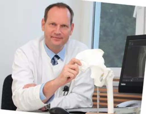 Bild: Gelenkersatz: überdurchschnittliche Leistungen in Leverkusen-Opladen