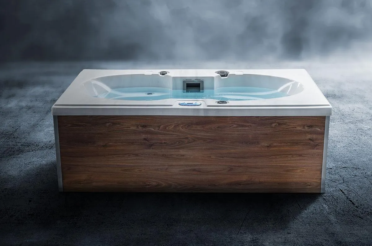 Platzsparendes Design für großes Whirlvergnügen: das Modell Impression von Whirlcare.