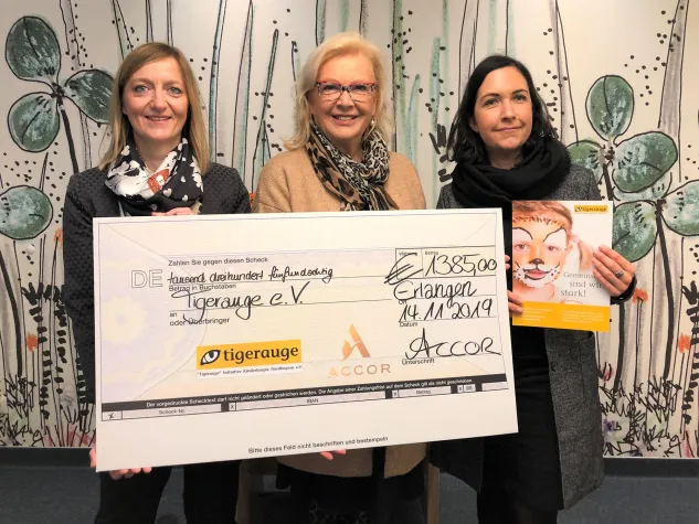 Bild: Accor Hotels Nürnberg: Eine 1.385 Euro-Spende für schwerstkranke Kinder und Jugendliche