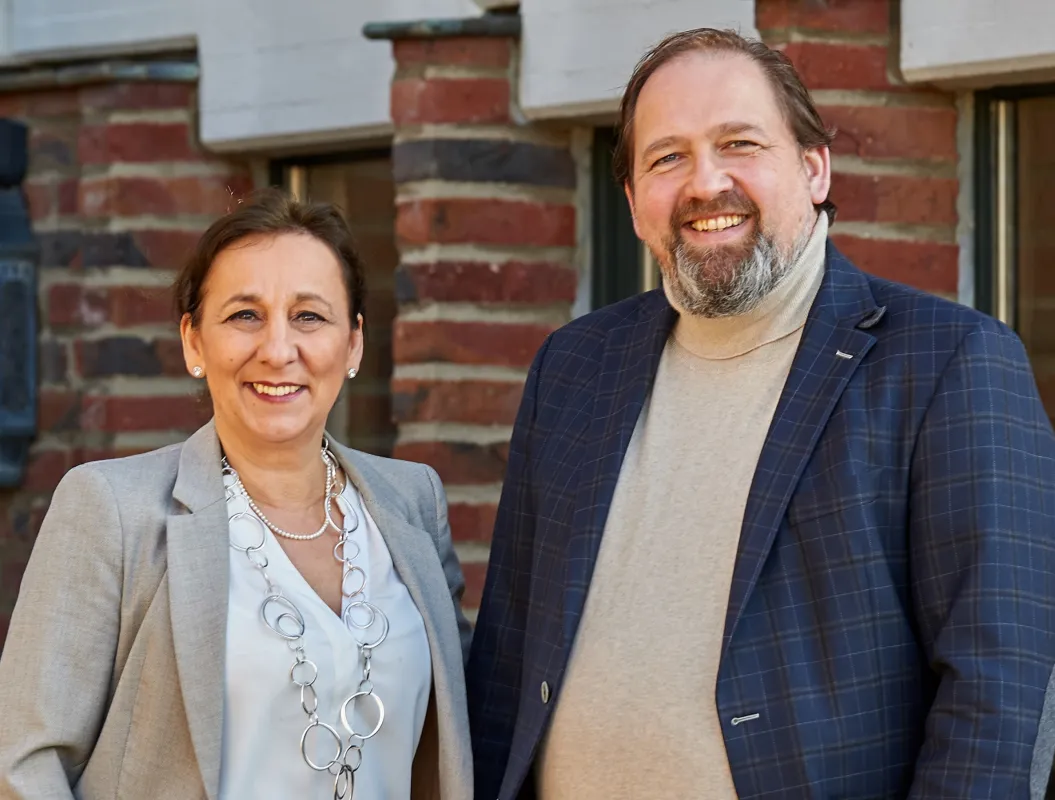 Ute Grap und Guido Keuchel, Geschäftsführer der kegra GmbH (© kegra GmbH)