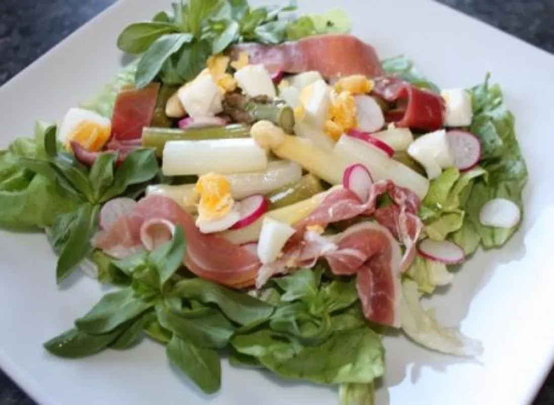 Lecker und leicht: Spargel-Salat