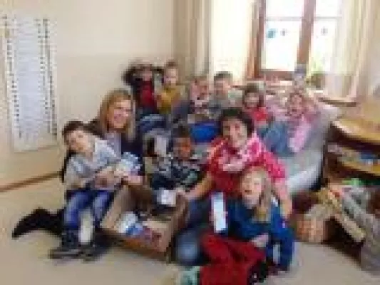 Bild: Z-Design schenkt Freude: Spende an Kindergärten und Flüchtlingskinder