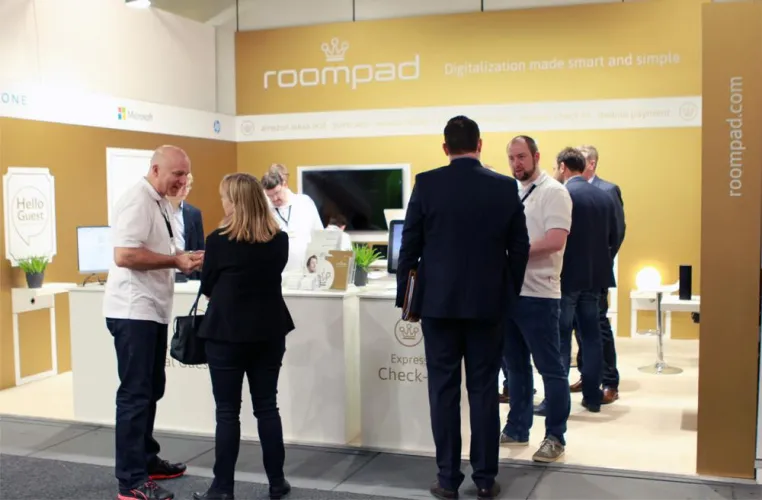 roompad überzeugt Hoteliers von Amazon Alexa und HP Sprout Terminal-Lösung auf der ITB 2017 Bild: roompad überzeugt Hoteliers von Amazon Alexa und HP Sprout Terminal-Lösung auf der ITB 2017