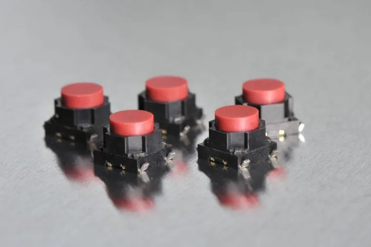 Bild: Die neuen SMT Langhubtaster von GREATECS