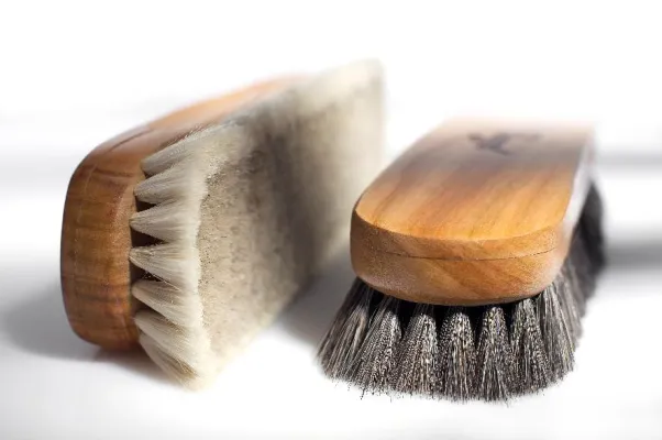 Bild: Burgol Schuhpflege – Feinpolierbürsten aus Yakhaar