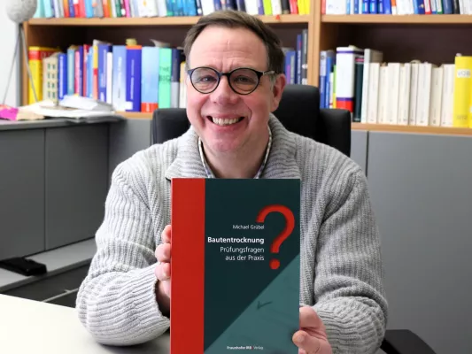 Bild: Fachbuchautor Michael Grübel veröffentlicht drittes Standardwerk zur Bautentrocknung